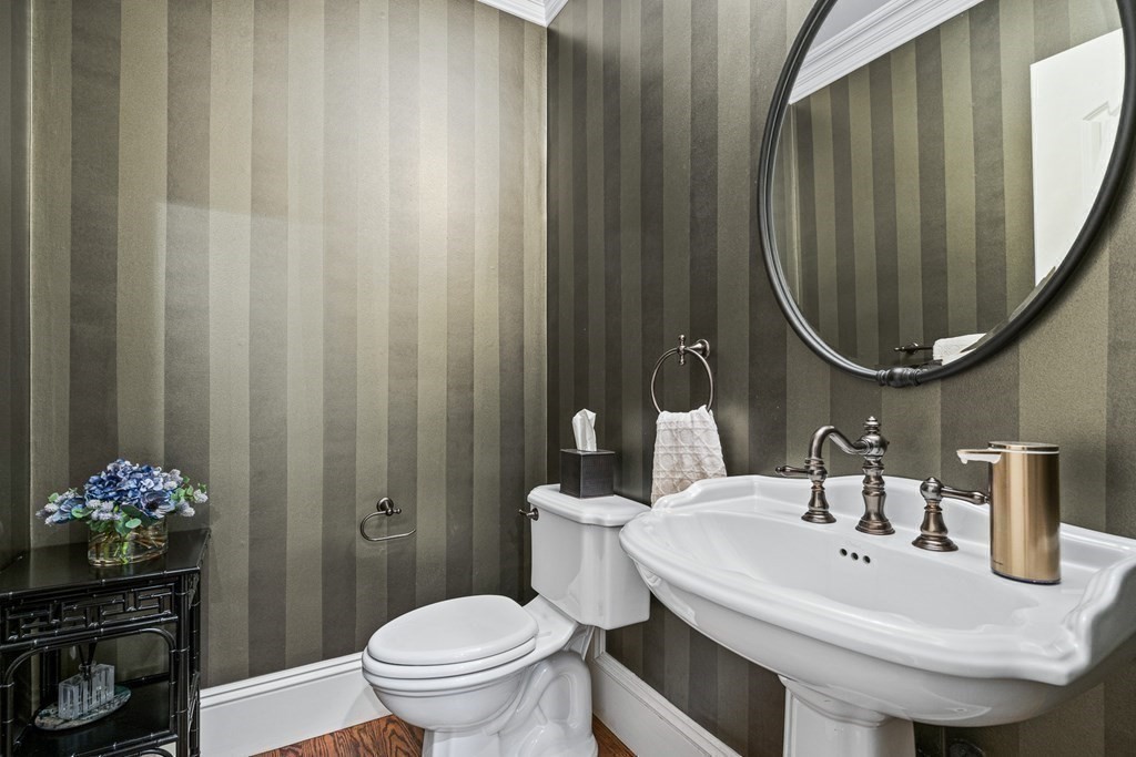 92 Hundreds Road Wellesley, MA 02481 - Photo 10 of 42