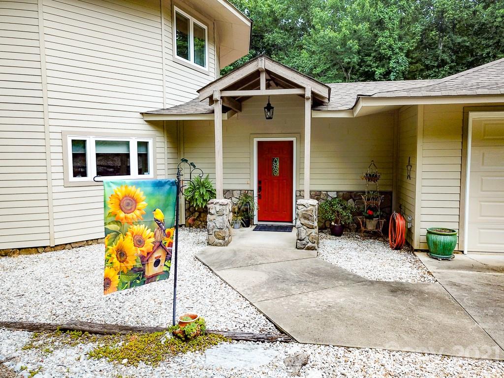 24 Juniper Lane Marion, NC 28752 - Photo 3 of 48 a front view of a house with garden