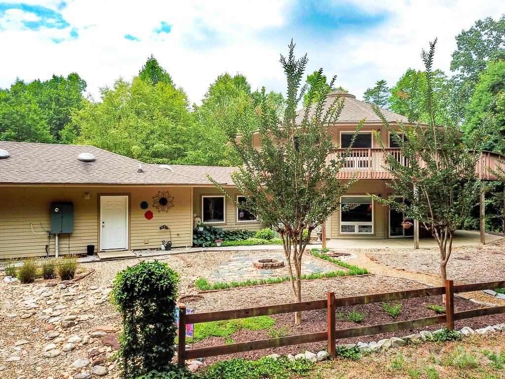 24 Juniper Lane Marion, NC 28752 - Photo 35 of 48 a front view of a house with garden