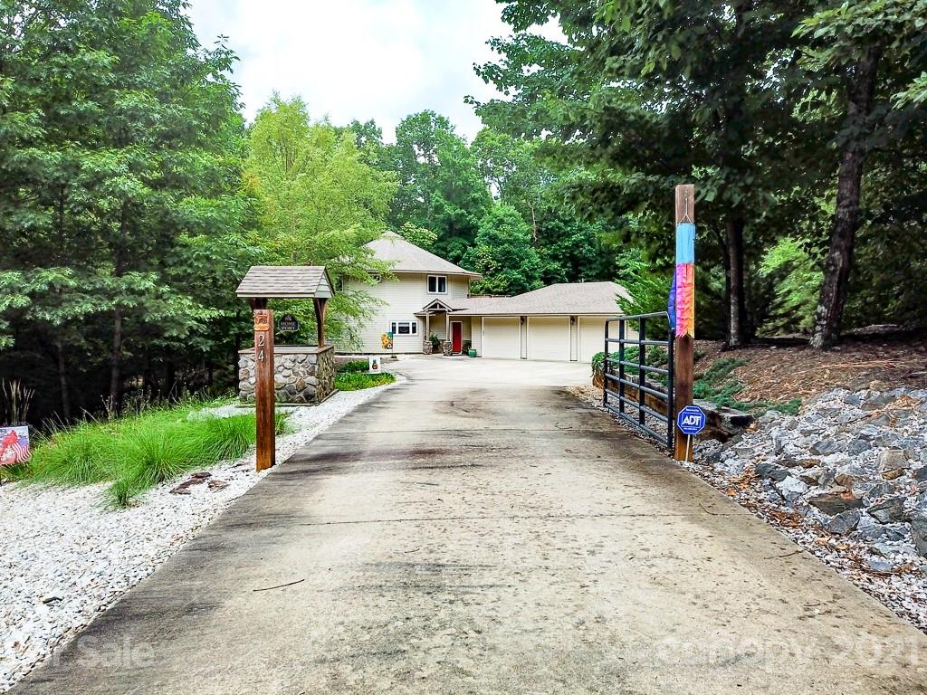 24 Juniper Lane Marion, NC 28752 - Photo 40 of 48 a view of a house with backyard and garden