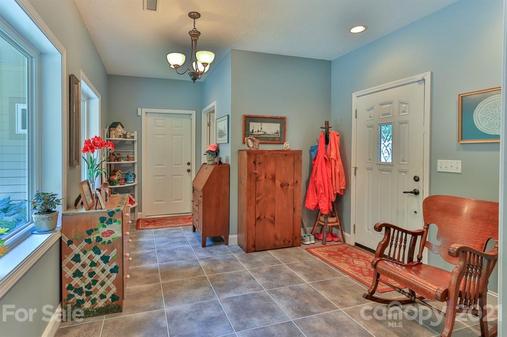 24 Juniper Lane Marion, NC 28752 - Photo 8 of 48 a room with musical instruments