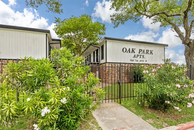 $850 | 910 7th Avenue North, Unit 12, Texas City, TX 77590