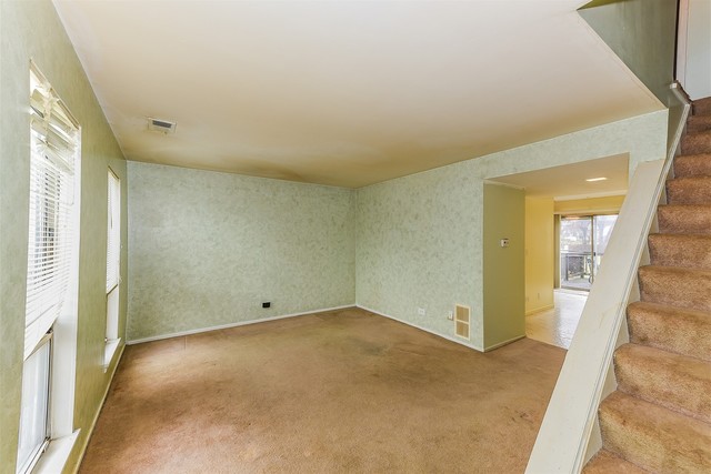 386 Rodenburg Road Roselle, IL 60172 - Photo 3 of 21 a view of room with window