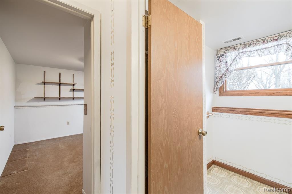 5126 Old Cove Road Clarkston, MI 48346 - Photo 22 of 46 Gallery Image 22