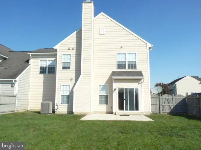 a view of front of a house with a yard