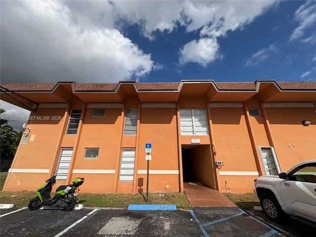 $2,150 | 9453 Southwest 76th Street, Unit S7, Miami, FL 33173
