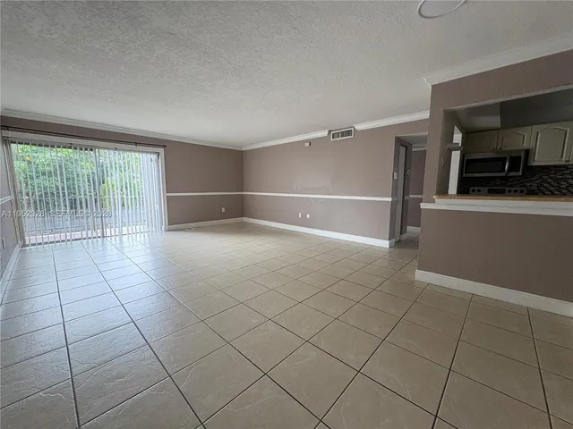 $2,150 | 9453 Southwest 76th Street, Unit S7, Miami, FL 33173