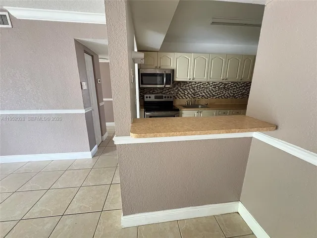 $2,150 | 9453 Southwest 76th Street, Unit S7, Miami, FL 33173
