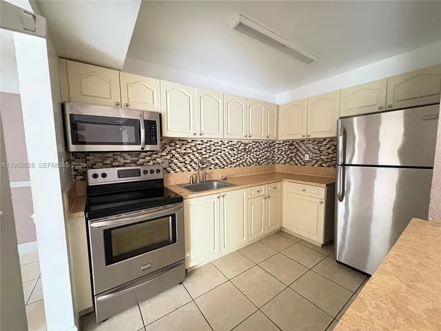 $2,150 | 9453 Southwest 76th Street, Unit S7, Miami, FL 33173