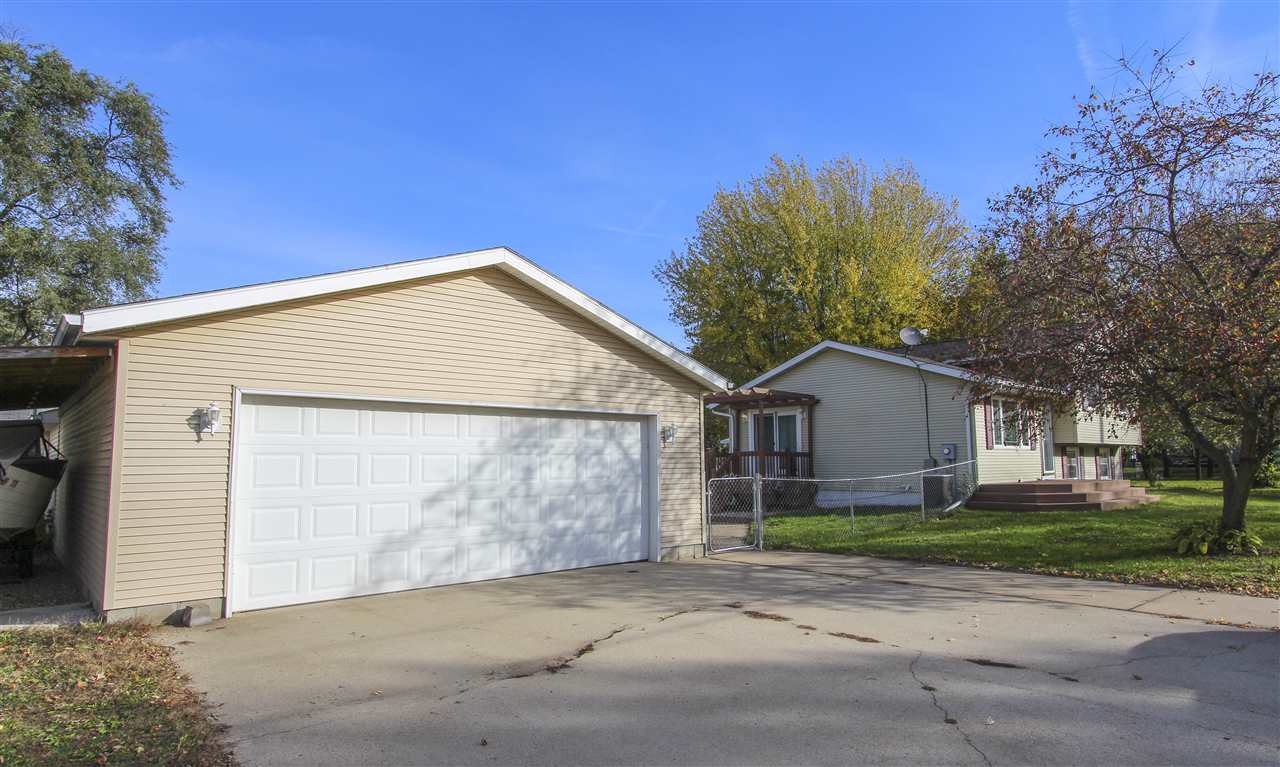 1227 Ann Street Waterloo, IA 50707 - Photo 2 of 20 Gallery Image 2