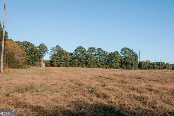 a view of an outdoor space and a yard