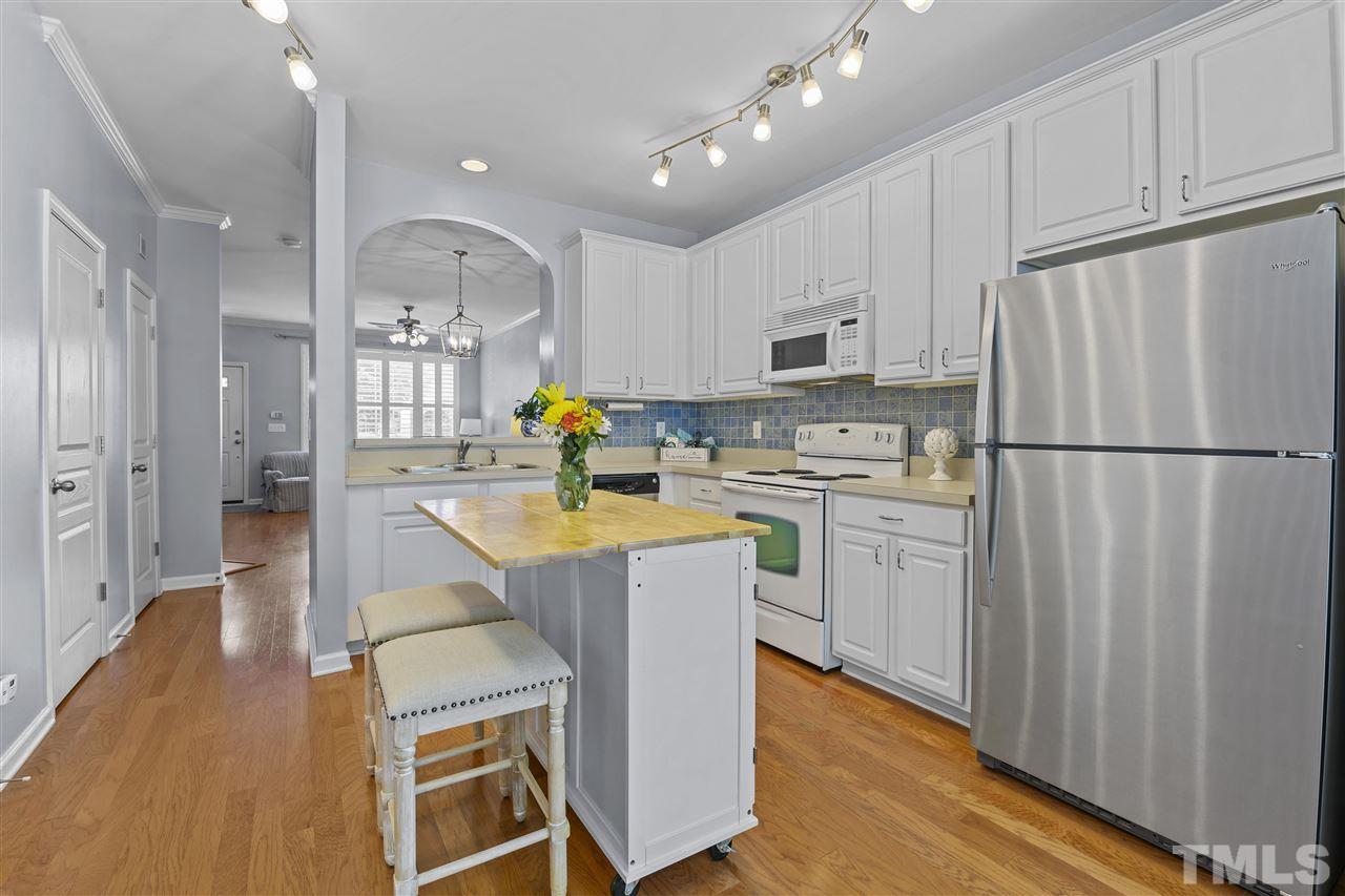 4526 Sugarbend Way Raleigh, NC 27606 - Photo 8 of 27 Gallery Image 8