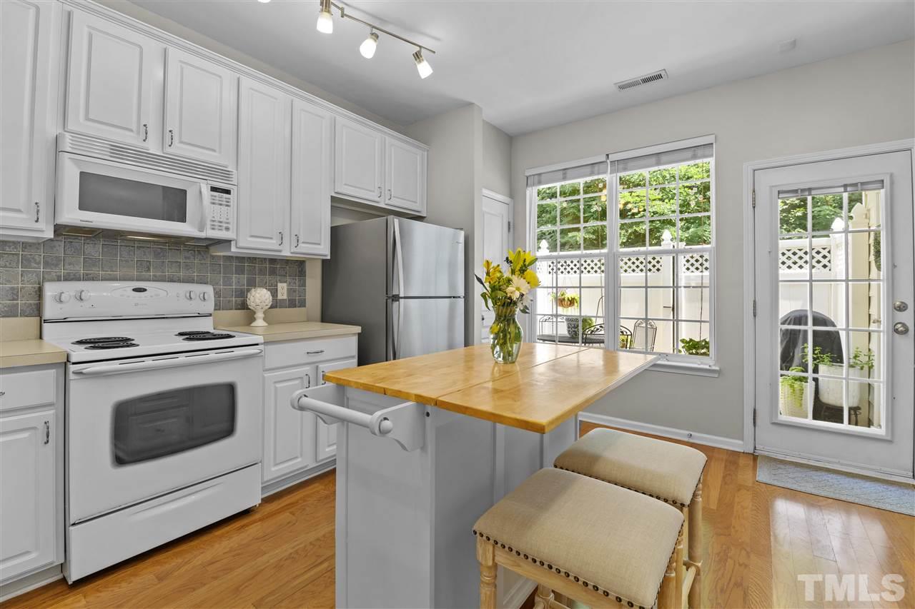 4526 Sugarbend Way Raleigh, NC 27606 - Photo 9 of 27 Gallery Image 9