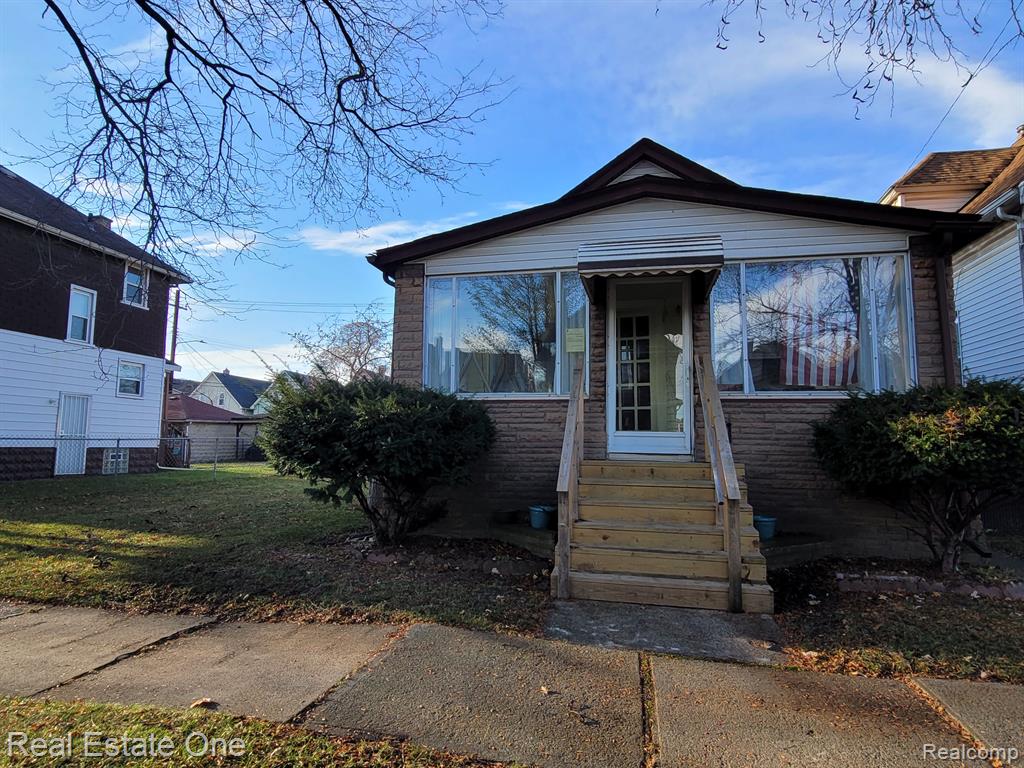 214 Summit Street River Rouge, MI 48218 - Photo 2 of 4