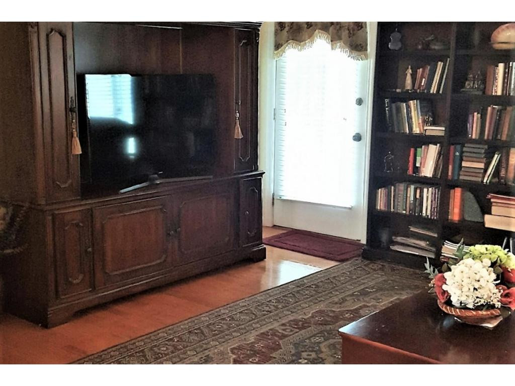 2810 Big Ridge Road Johnson City, TN 37601 - Photo 6 of 24 Cozy LIving Room