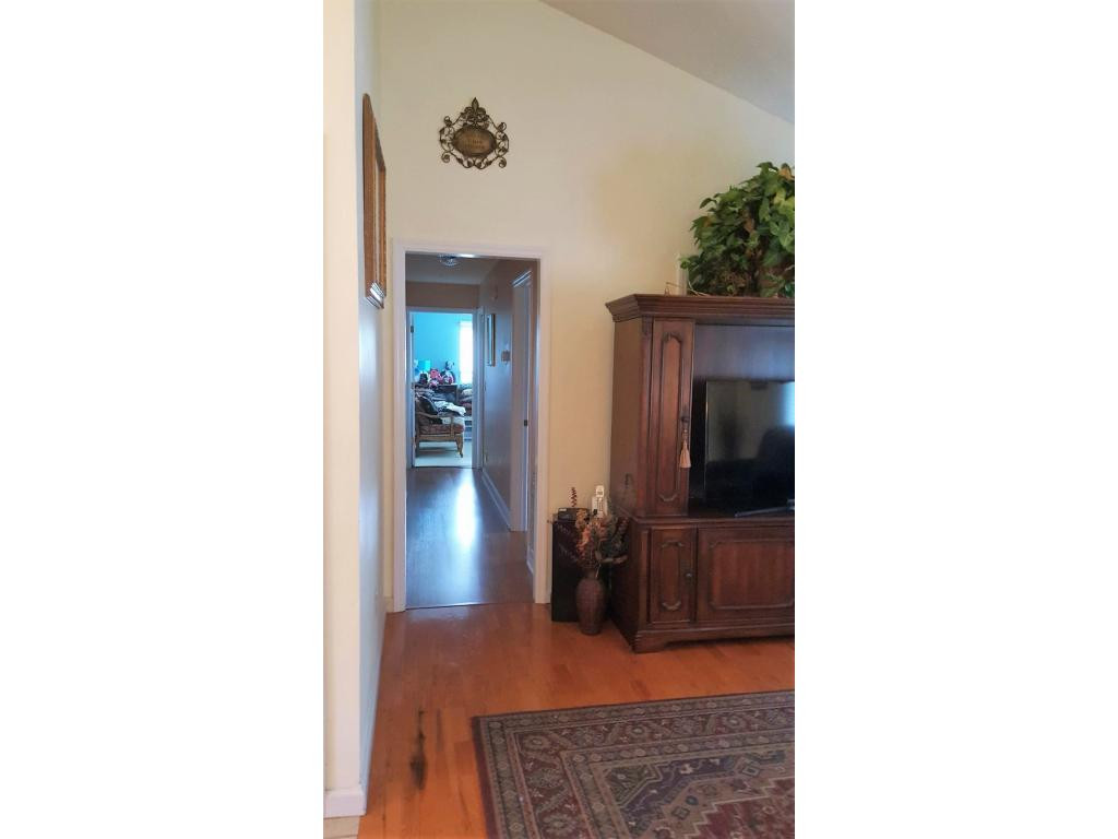 2810 Big Ridge Road Johnson City, TN 37601 - Photo 8 of 24 Vaulted Ceilings