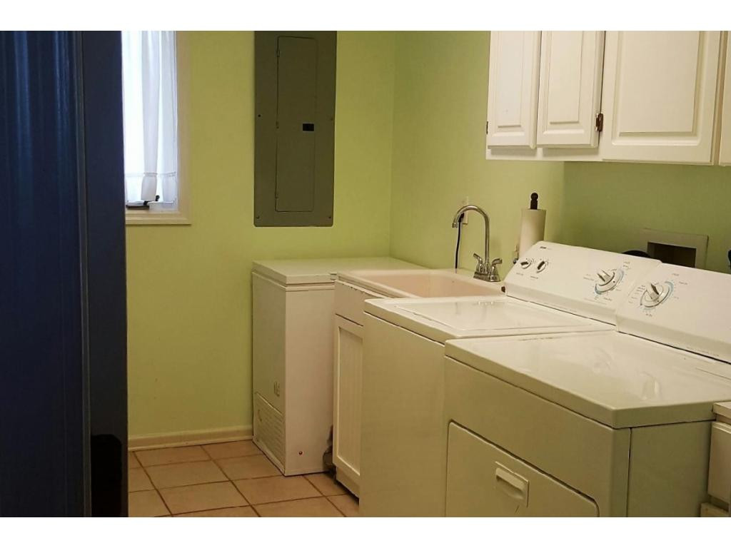 2810 Big Ridge Road Johnson City, TN 37601 - Photo 10 of 24 Utility Sink and Cabinets