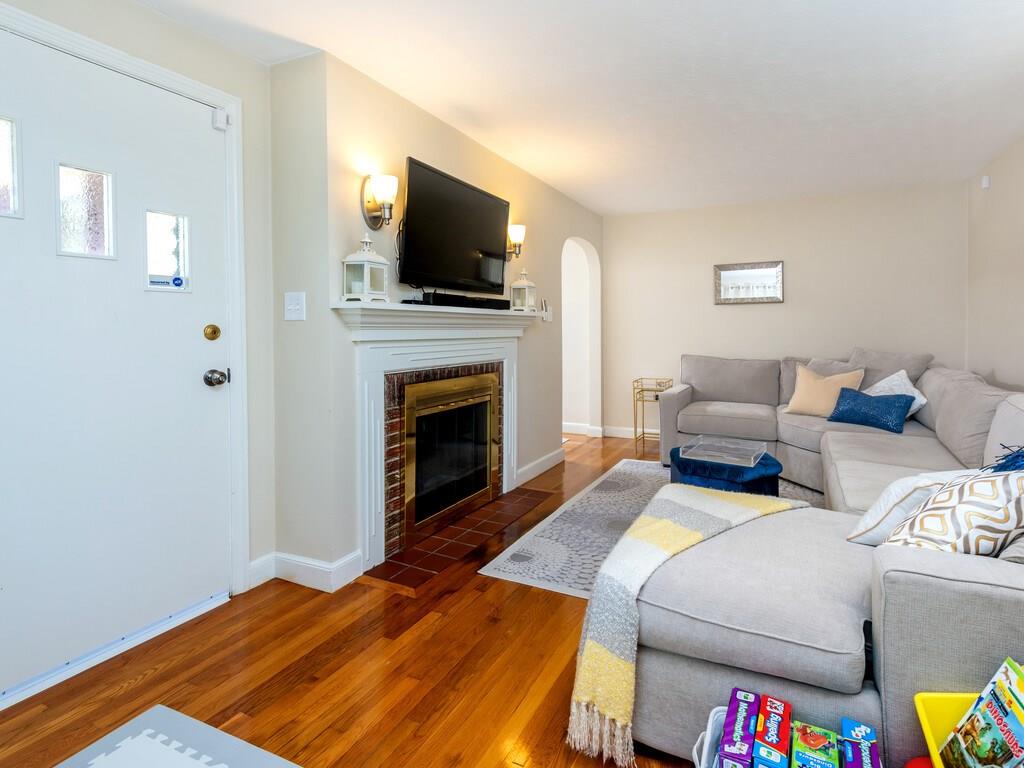 21 Thornton Road Worcester, MA 01606 - Photo 11 of 32 Gallery Image 11
