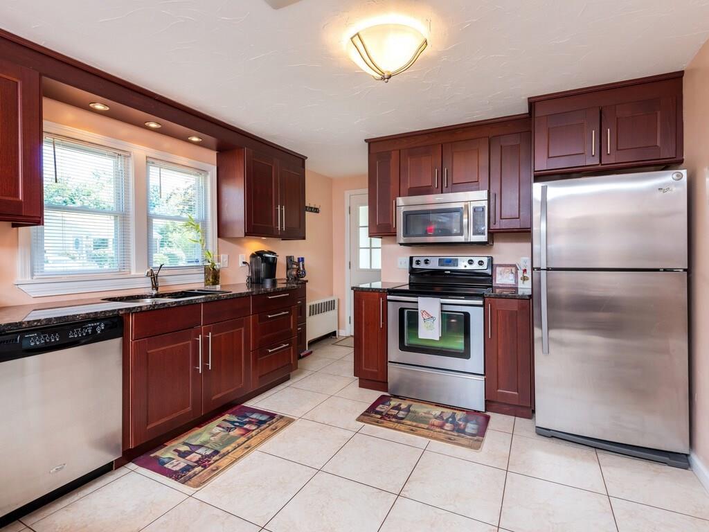 21 Thornton Road Worcester, MA 01606 - Photo 4 of 32 Gallery Image 4