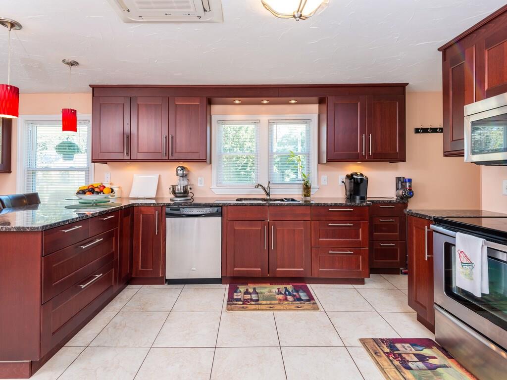 21 Thornton Road Worcester, MA 01606 - Photo 8 of 32 Gallery Image 8