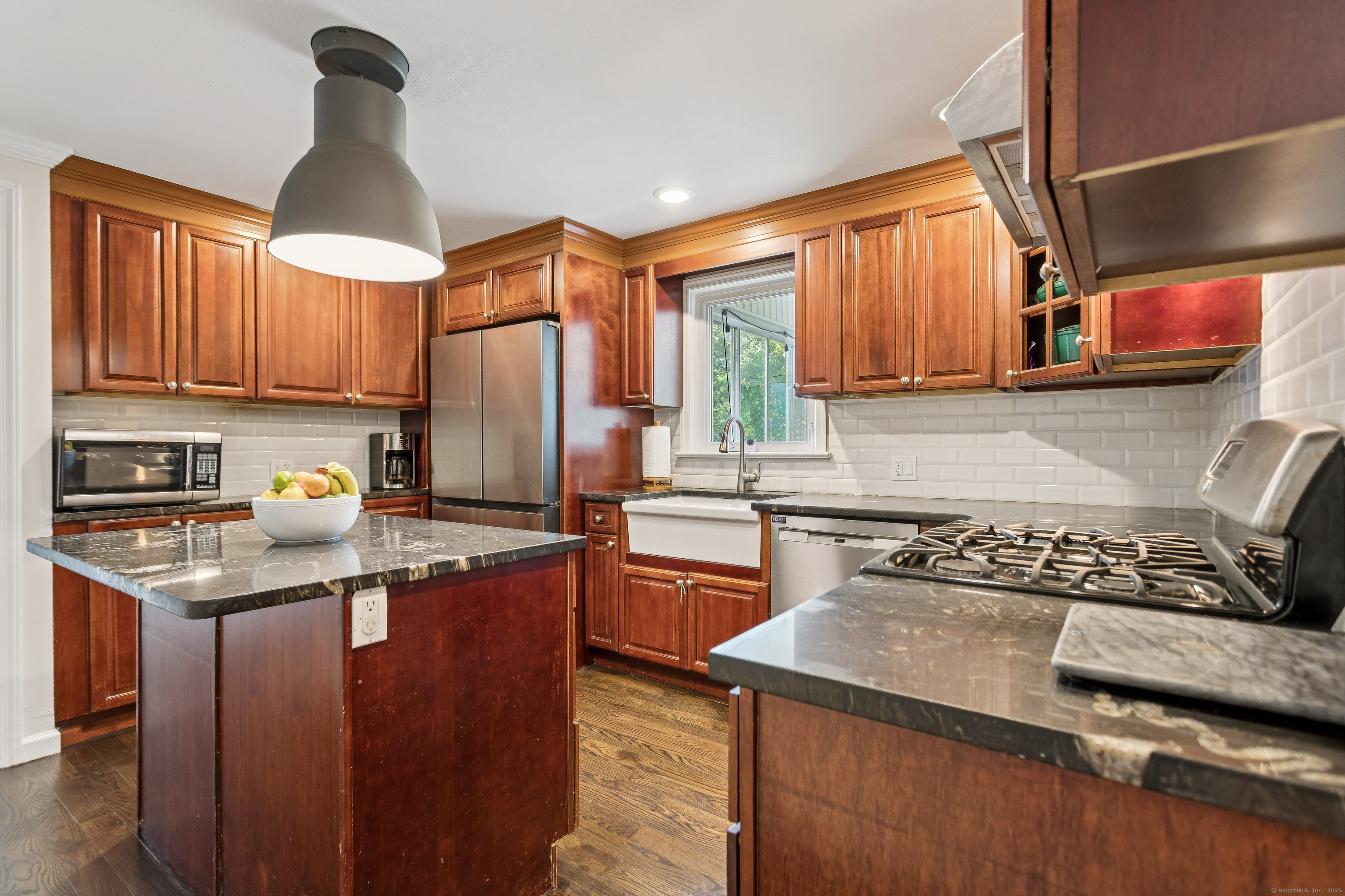 111 Mill Hill Road Fairfield, CT 06890 - Photo 18 of 39