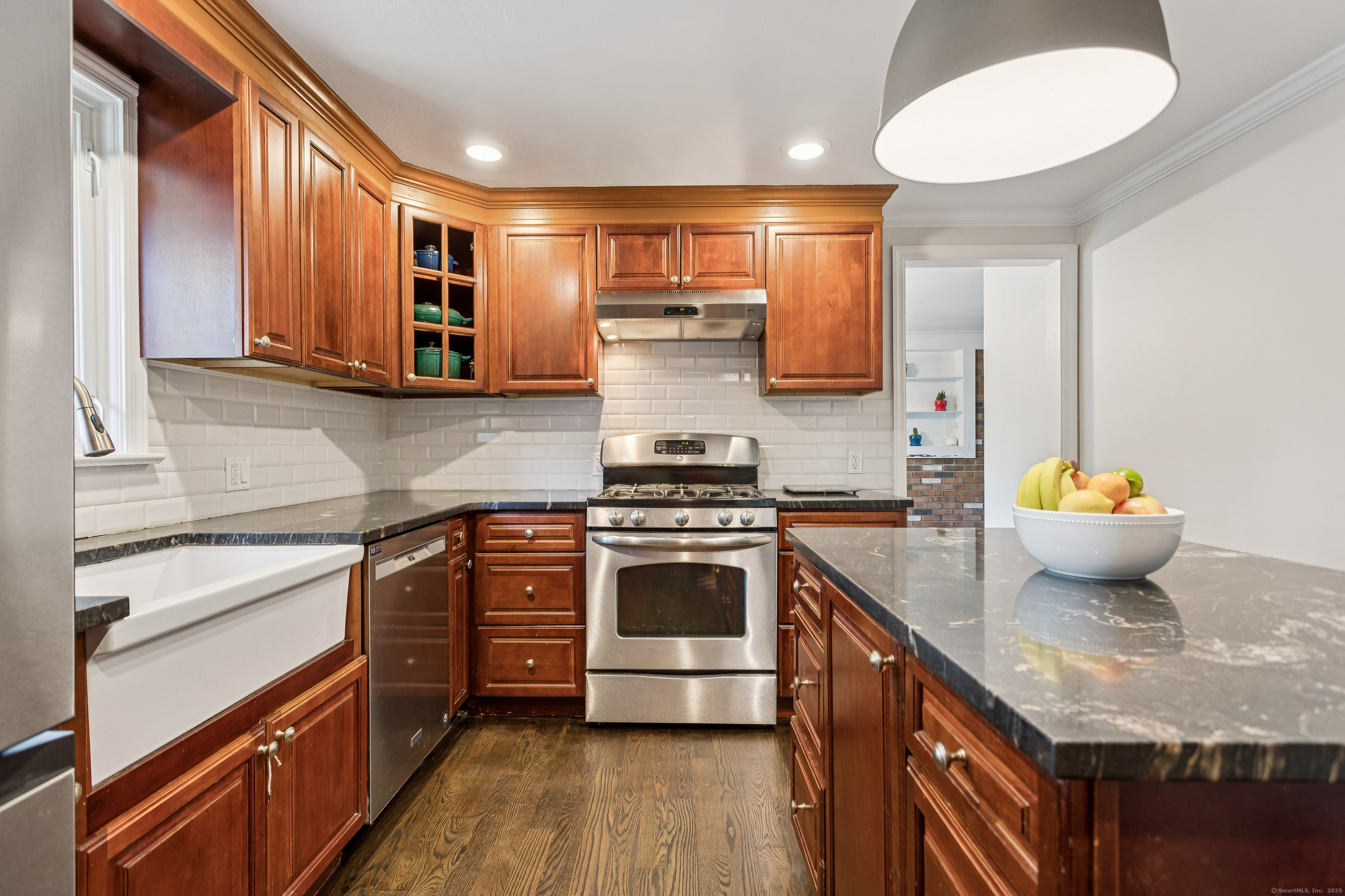 111 Mill Hill Road Fairfield, CT 06890 - Photo 20 of 39