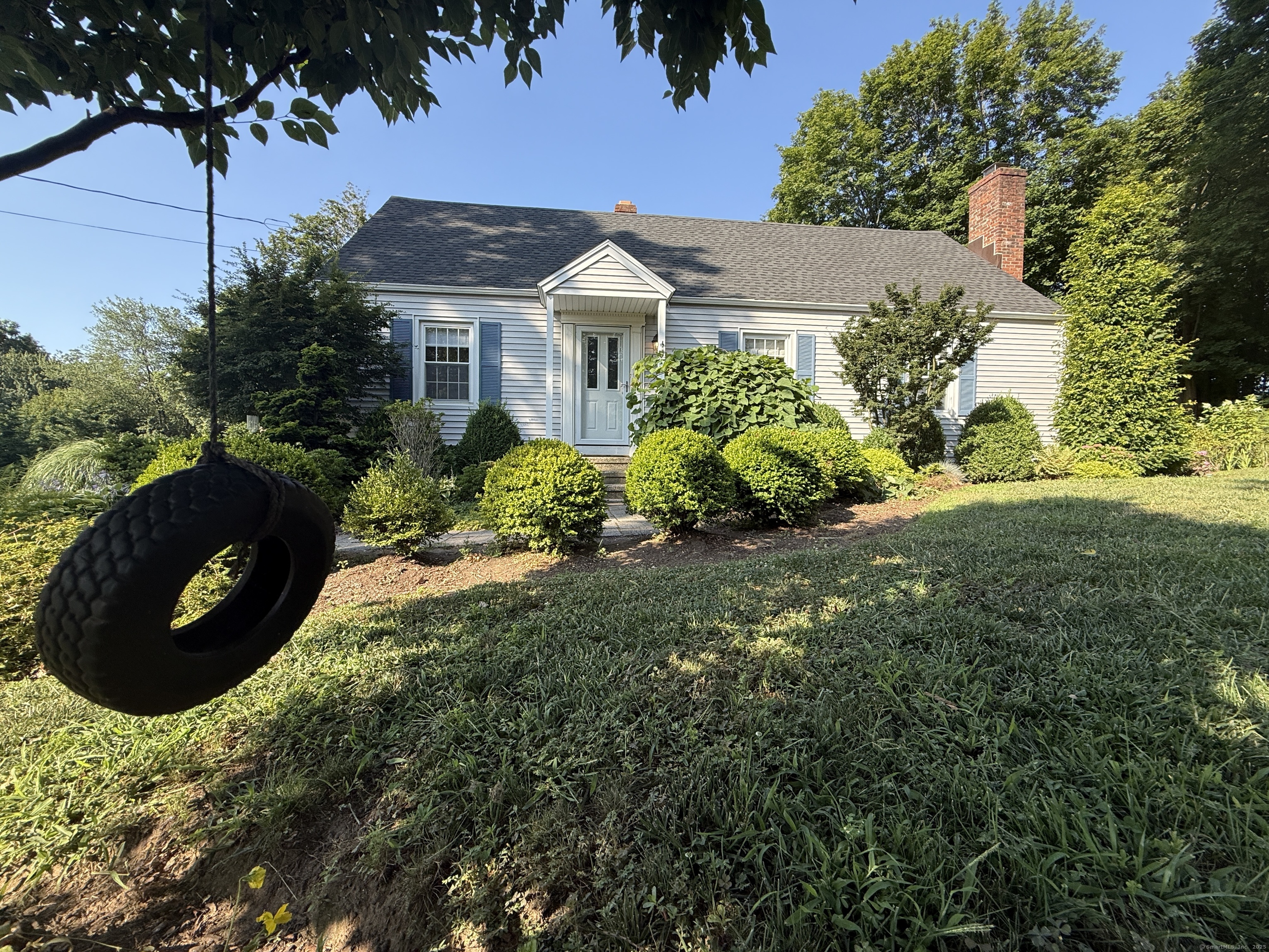 111 Mill Hill Road Fairfield, CT 06890 - Photo 3 of 39