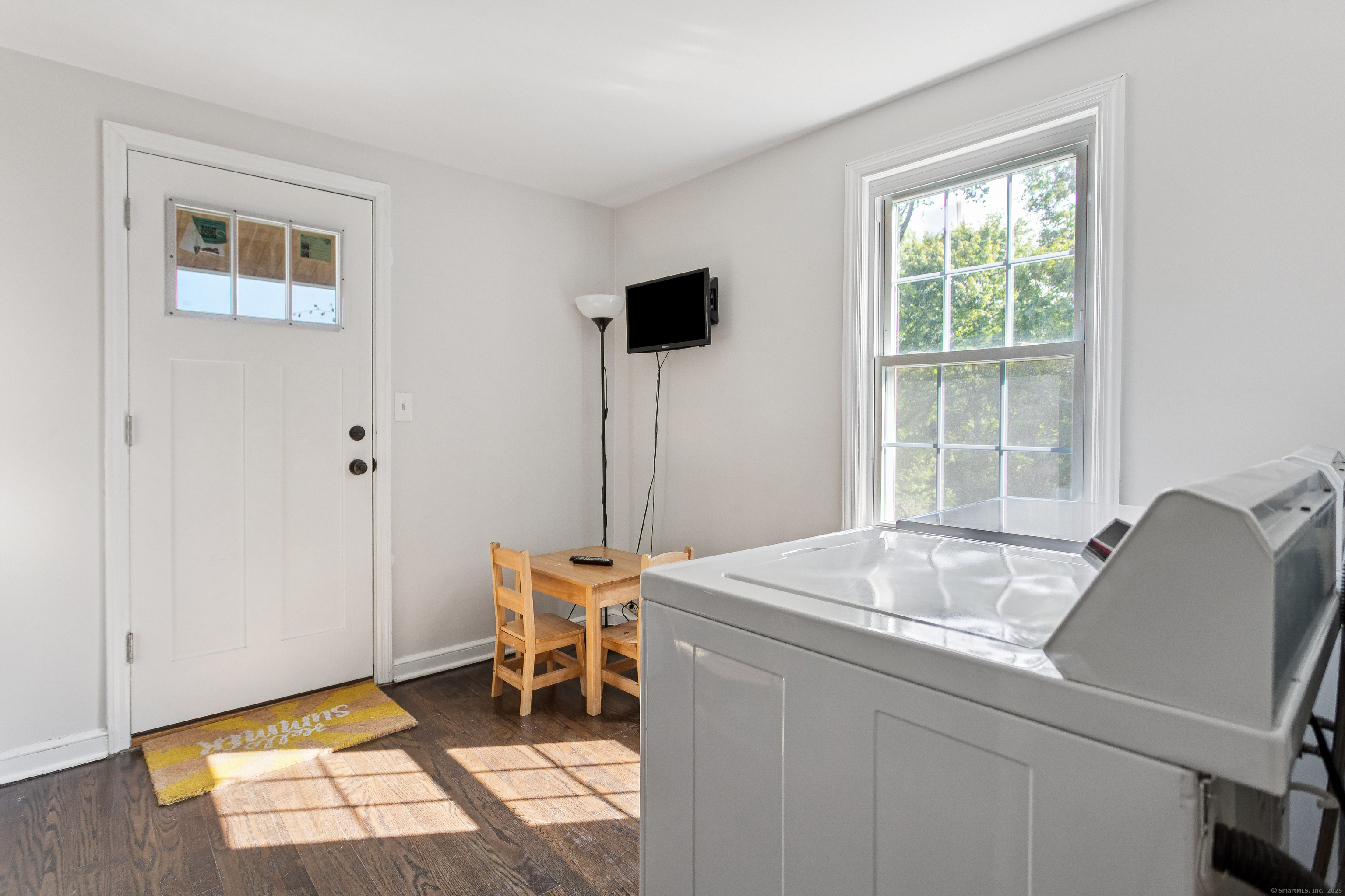 111 Mill Hill Road Fairfield, CT 06890 - Photo 6 of 39