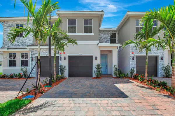 $3,850 | 129 Southwest 171st Avenue, Pembroke Pines, FL 33027