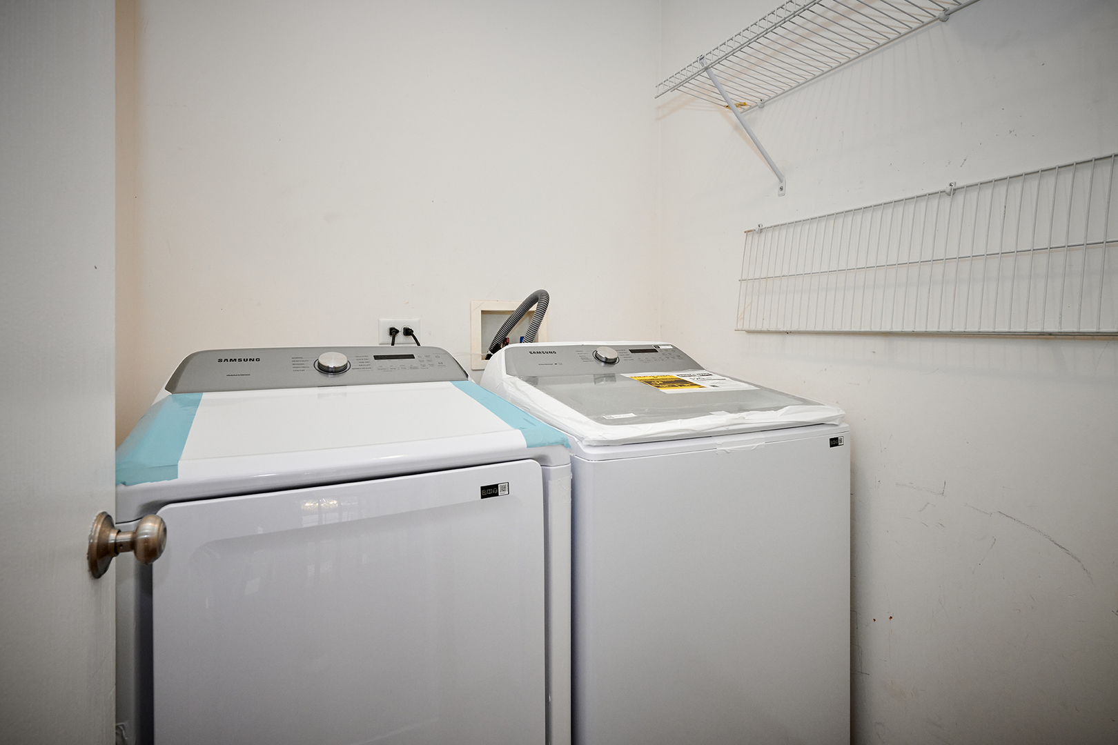 540 Wynbrooke Road Romeoville, IL 60446 - Photo 17 of 27 a utility room with dryer and washer