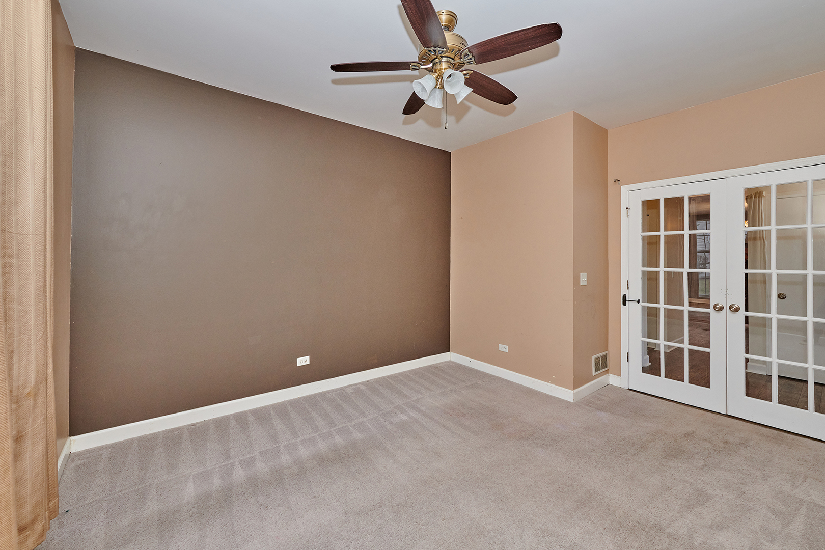 540 Wynbrooke Road Romeoville, IL 60446 - Photo 23 of 27 an empty room with windows and fan