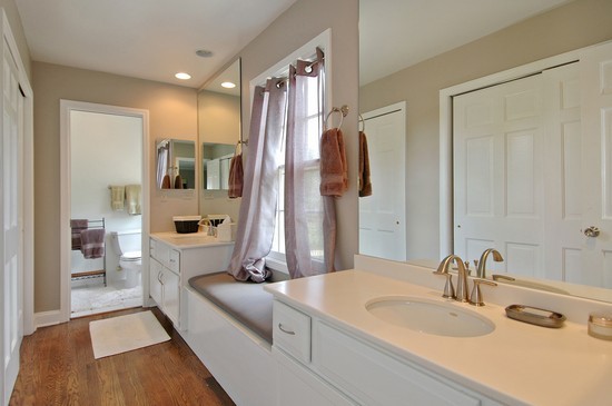 69 Round Barn Road Barrington Hills, IL 60010 - Photo 10 of 15 a bathroom with a tub sink and mirror