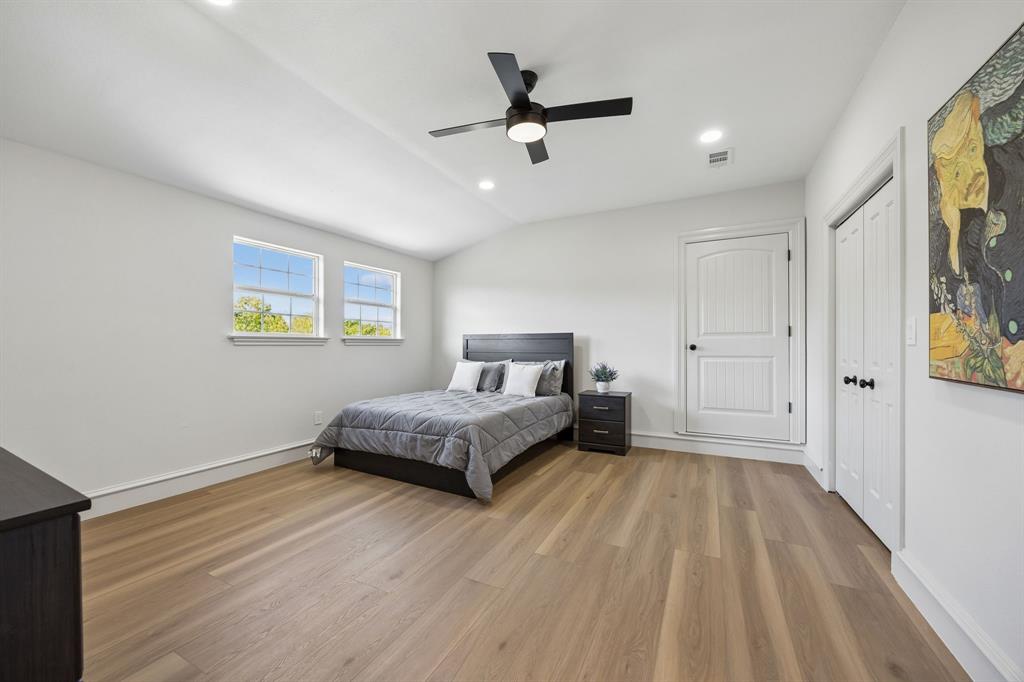 1260 Stacy Road Fairview, TX 75069 - Photo 24 of 40 Secondary bedroom with ensuite bathroom