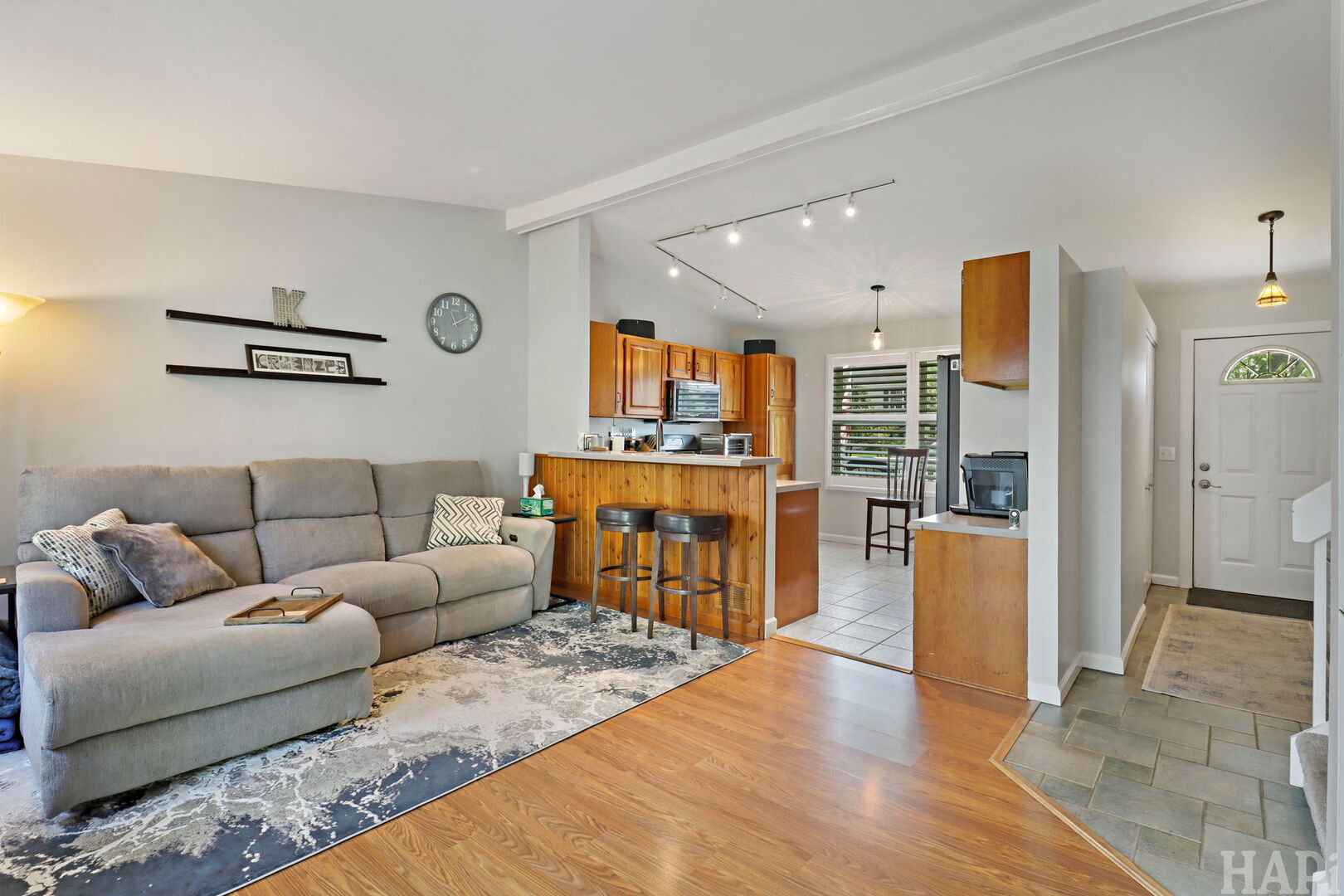 385 Northgate Road Lindenhurst, IL 60046 - Photo 8 of 24 Gallery Image 8
