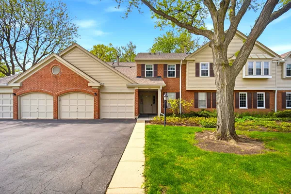 $286,000 | 1612 Pennsbury Court, Unit A2, Wheeling, IL 60090