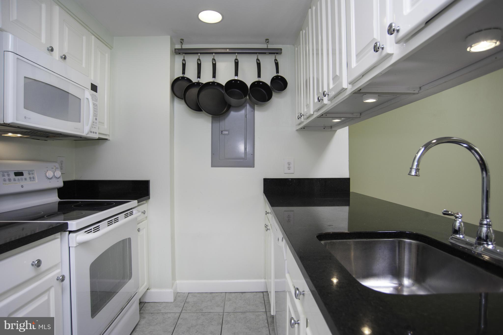 1801 Calvert Street Northwest, Unit G9 Washington, DC 20009 - Photo 13 of 25 Kitchen