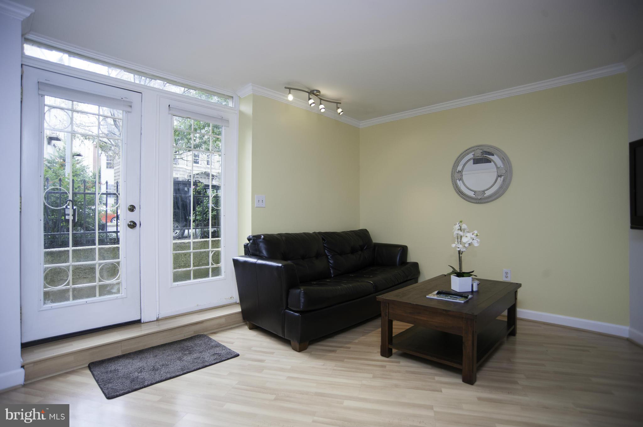 1801 Calvert Street Northwest, Unit G9 Washington, DC 20009 - Photo 5 of 25 Living Room