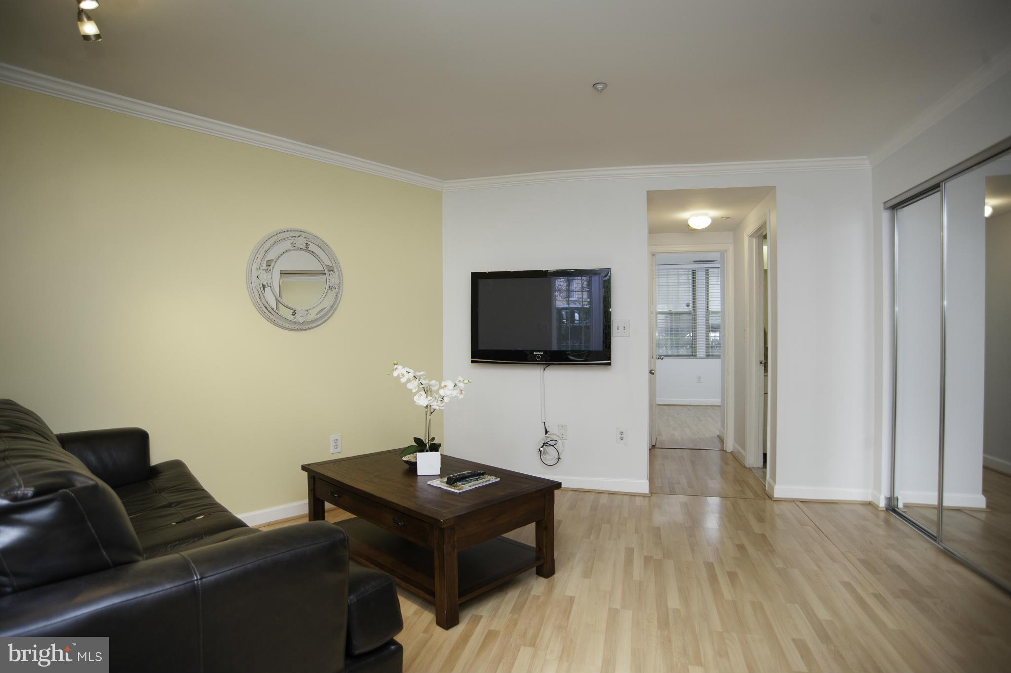 1801 Calvert Street Northwest, Unit G9 Washington, DC 20009 - Photo 7 of 25 Living Room