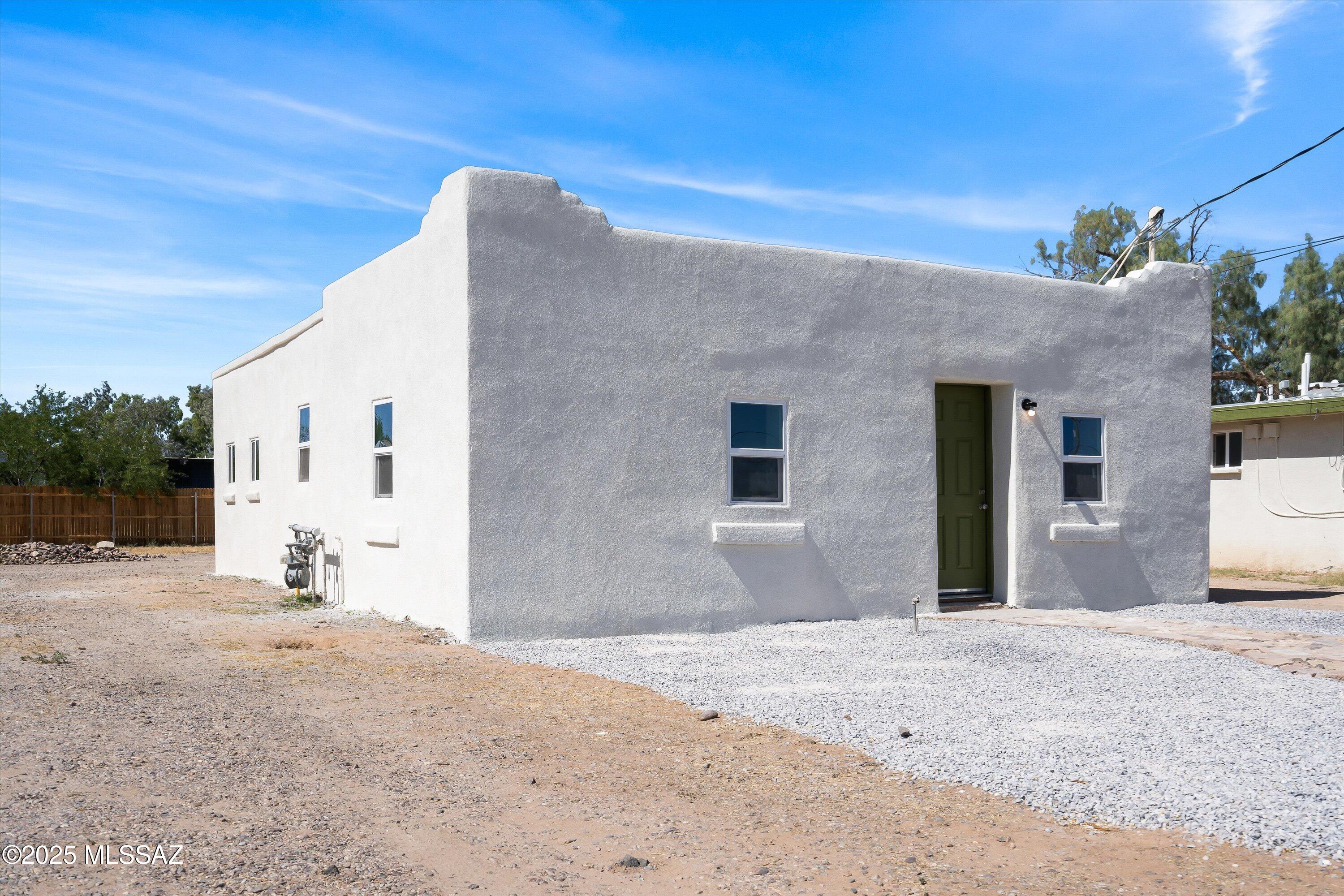 419 East Yavapai Road Tucson, AZ 85705 - Photo 2 of 17 Gallery Image 2