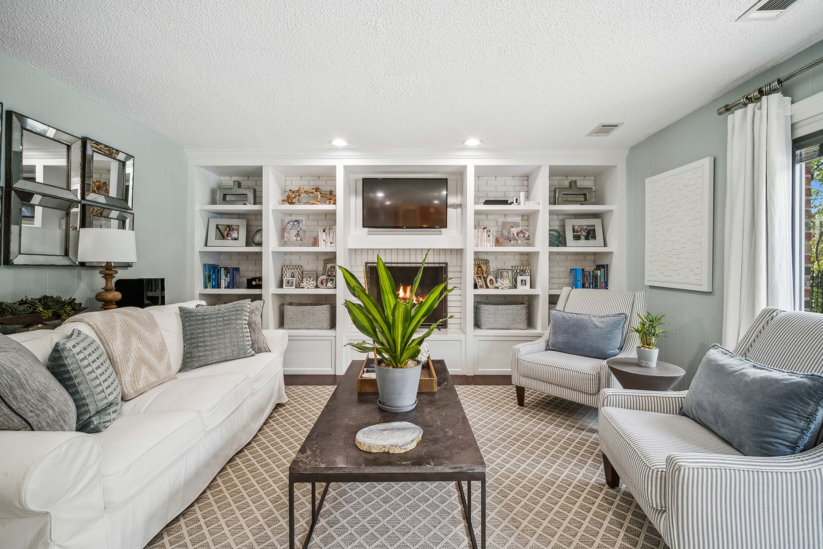 940 Sutton Drive Northbrook, IL 60062 - Photo 10 of 16 a living room with furniture or window and a potted plant