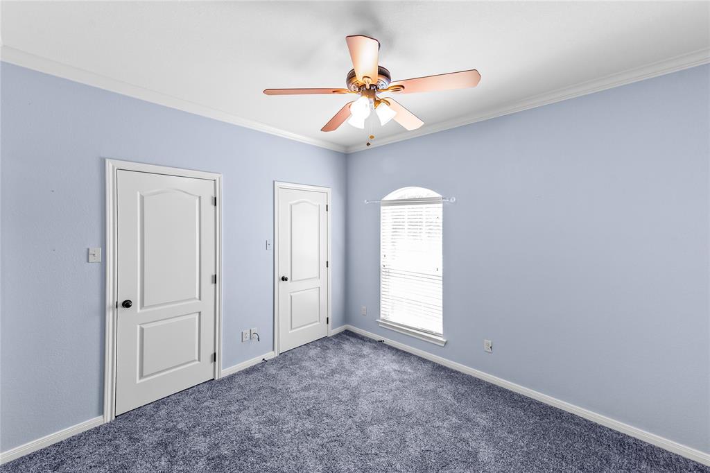 32 North Shore Circle Waco, TX 76708 - Photo 18 of 26 an empty room and chandelier fan in a room