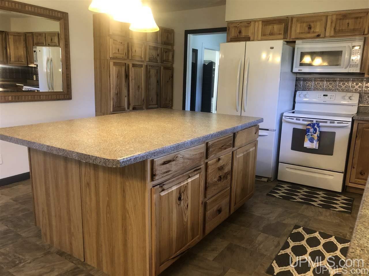 3666 K Road Bark River, MI 49807 - Photo 15 of 22