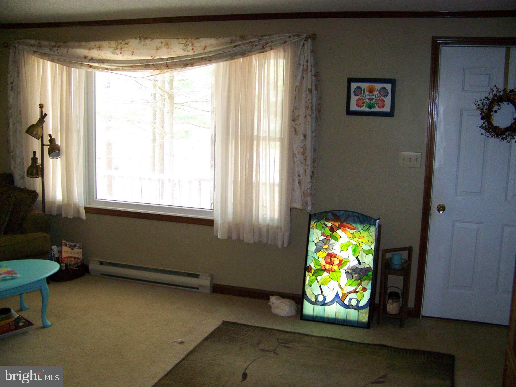 14541 Old Catoctin Road Smithsburg, MD 21783 - Photo 8 of 12 Living Room
