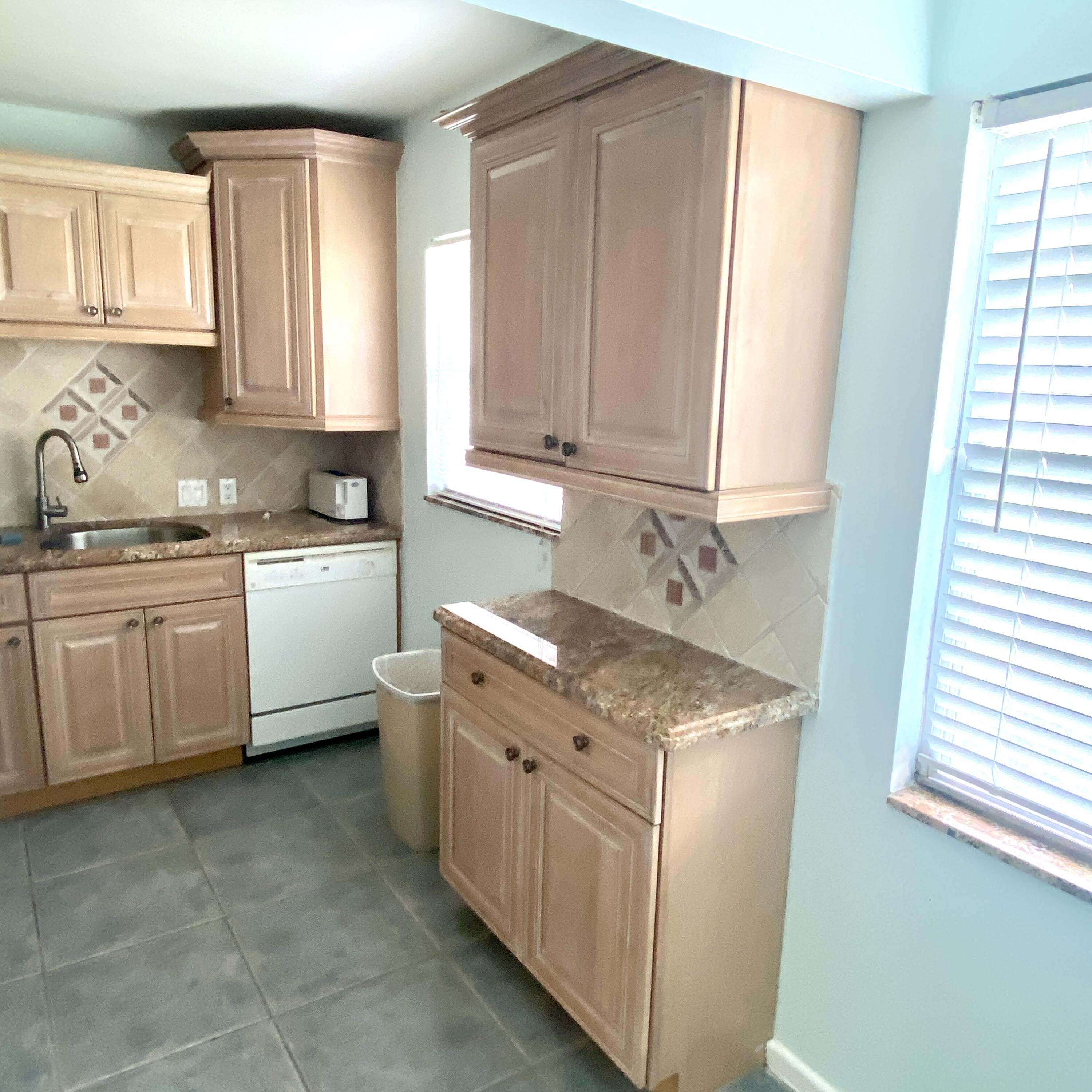 392 Brighton J Boca Raton, FL 33434 - Photo 5 of 54 Kitchen