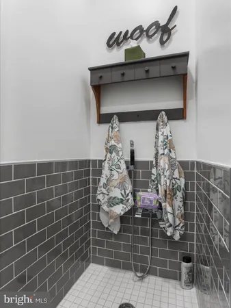 $975,000 | 197 Rawhide Lane, Shenandoah Junction, WV 25442