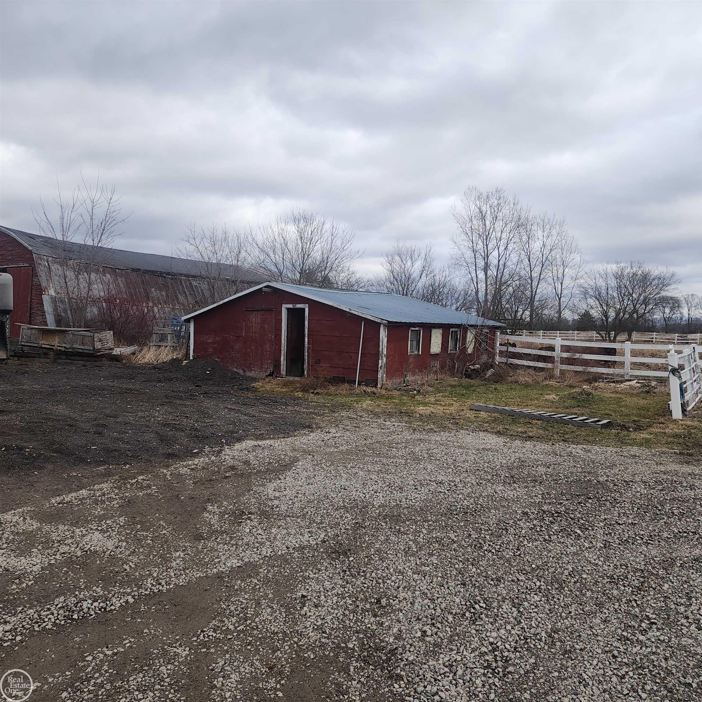 79170 Capac Road Armada, MI 48005 - Photo 6 of 10 50171749-28f005ed-0f4f-4e63-9536-b0ef6e35198c.JPG