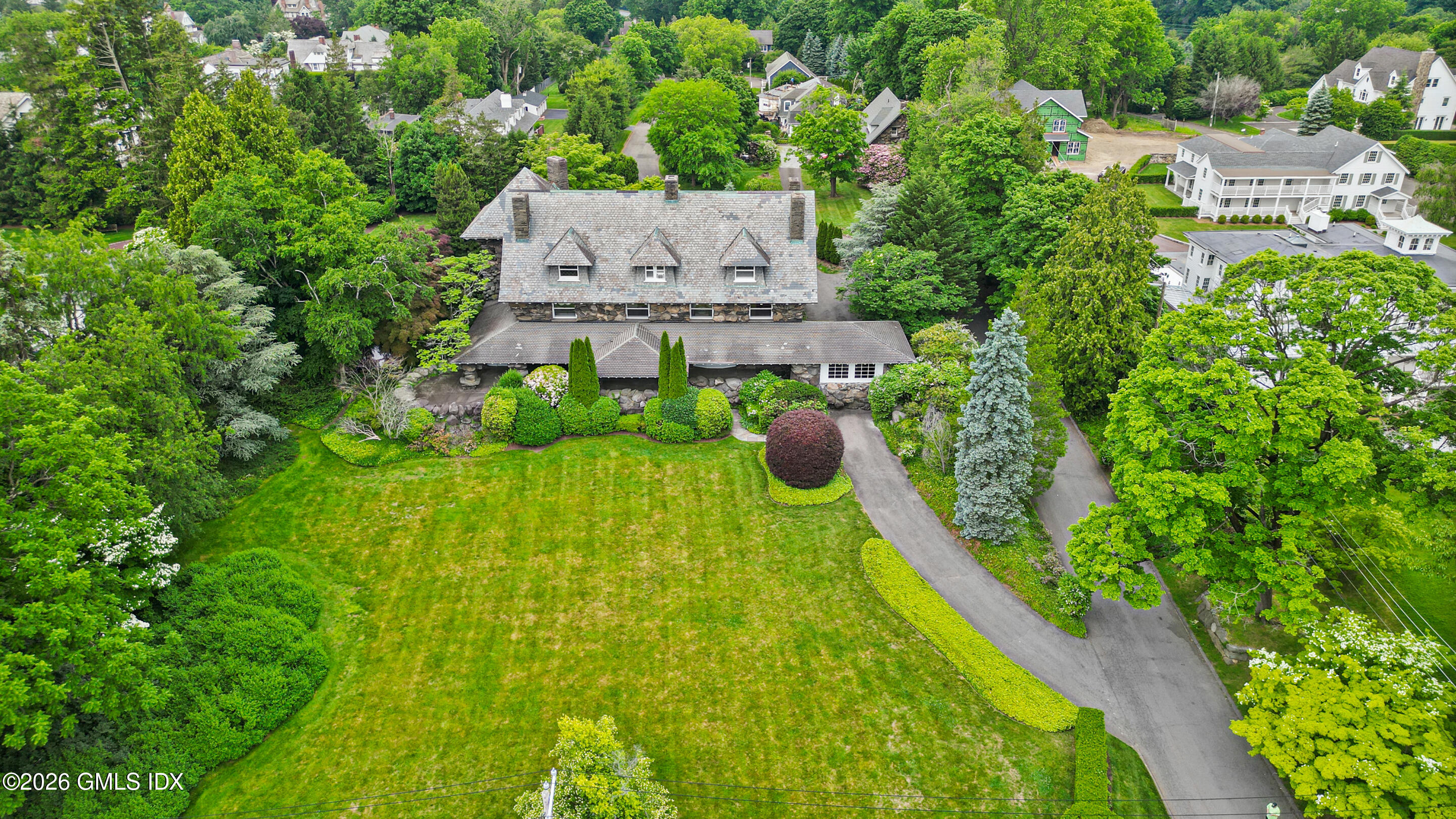 432 Field Point Road Greenwich, CT 06830 - Photo 3 of 49 Front Lawn