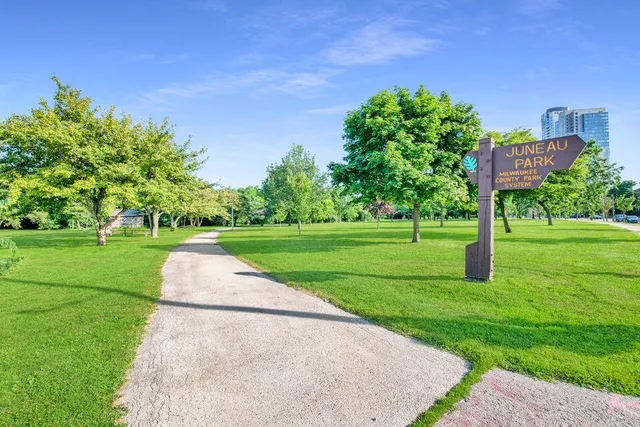 $1,495 | 1028 East Juneau Avenue, Unit 822, Milwaukee, WI 53202