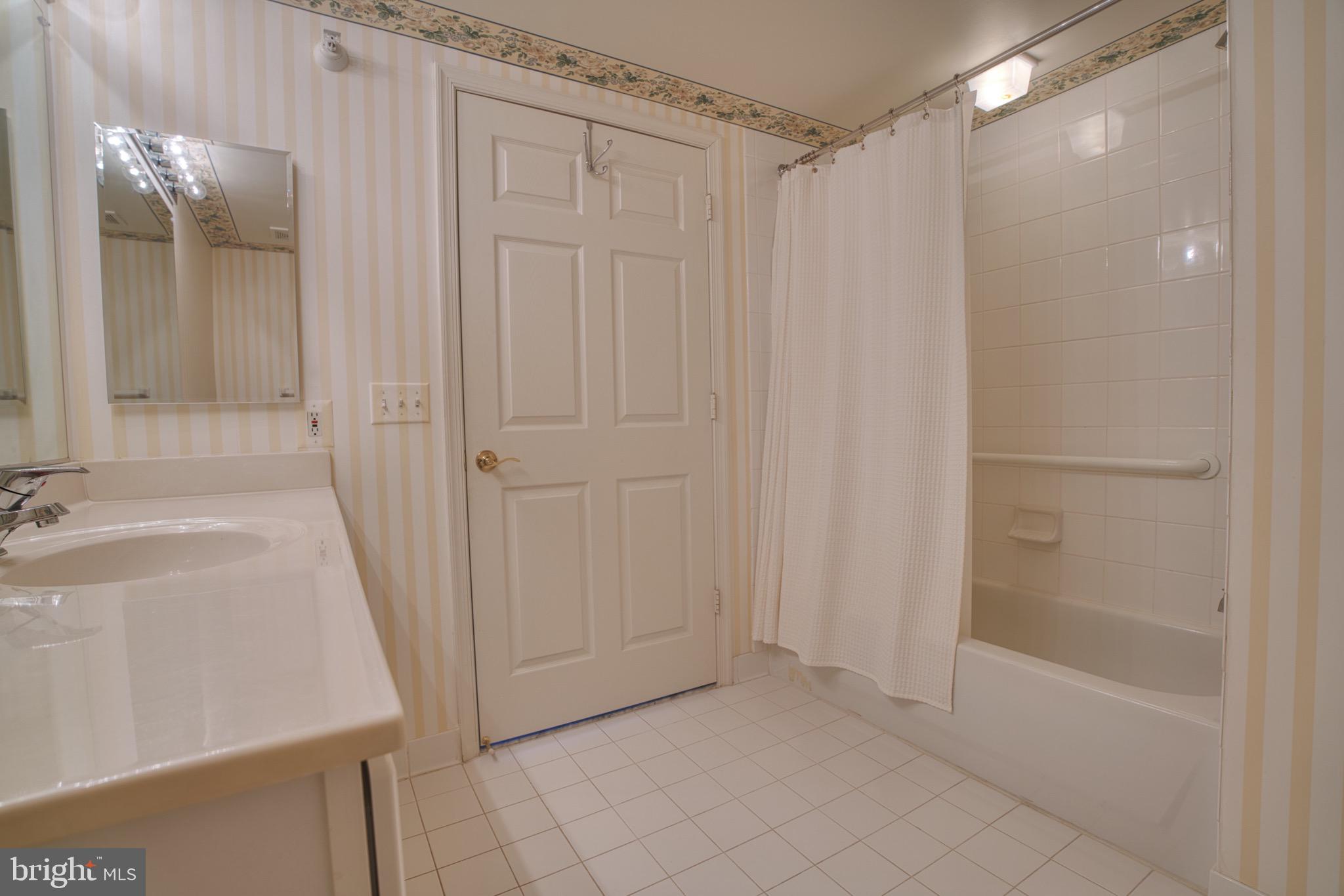 12330 Rosslare Ridge Road, Unit 505 Lutherville-Timonium, MD 21093 - Photo 35 of 45 Hall bath
