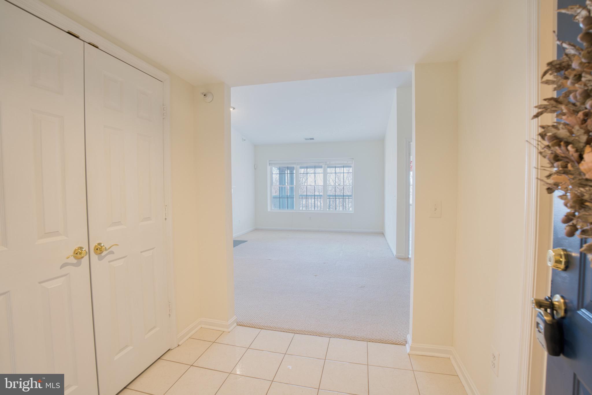 12330 Rosslare Ridge Road, Unit 505 Lutherville-Timonium, MD 21093 - Photo 8 of 45 Entrance foyer
